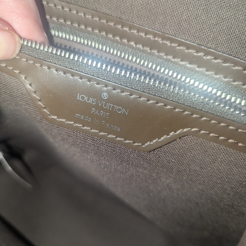 Authentic Yaranga Camera bag Louis Vuitton..Unisex - Picture 16 of 16